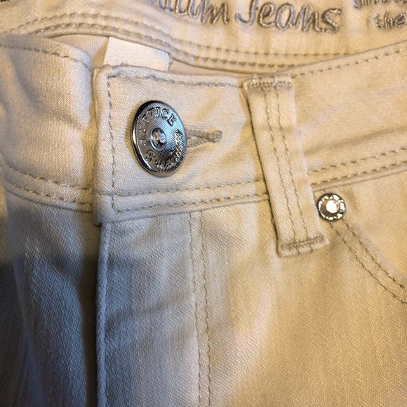 🦋3/$20 Justice offwhite cream colored jeans Sz 14 - Picture 5 of 6